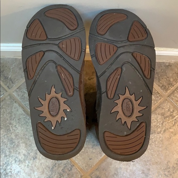 UGG Kenly Boot - Picture 3 of 3